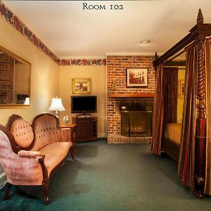 Queen Room 102